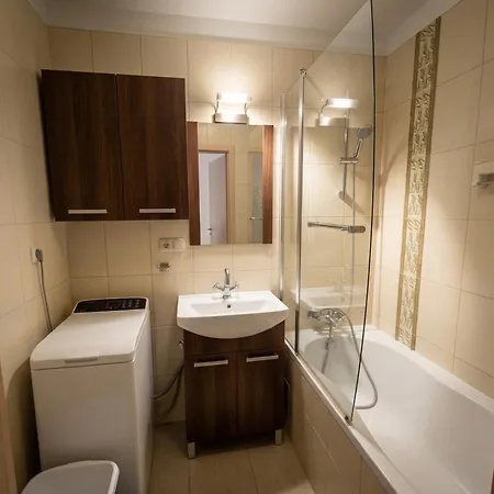 Spacious In The Heart Of شقة